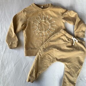 Quincy Mae sweatshirt/sweatpants set 12-18 month :)